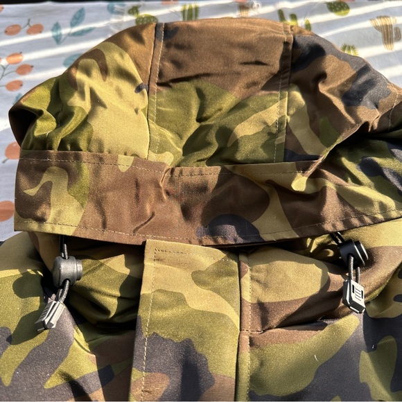 Canada Goose Camouflage Outdoor Down Jacket, Unisex - Picture 2 of 10